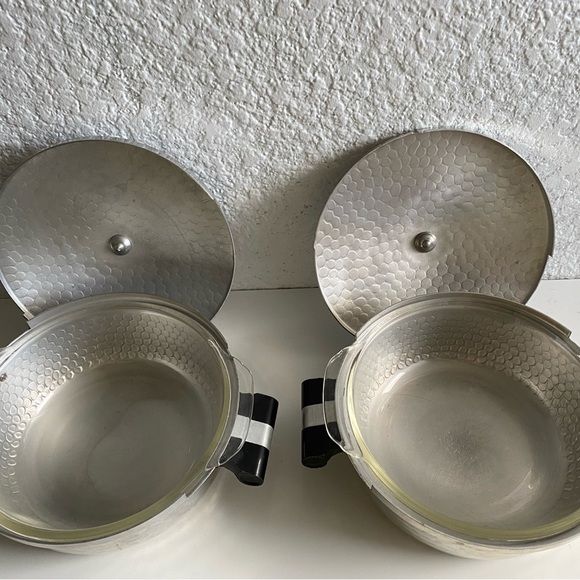 𝅺VINTAGE 1.5 Qt  Aluminum Hammered Casserole Serving Dish Fire King Glass Insert - Picture 2 of 5